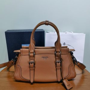 Thailand Bangkok PRADA包包價格及圖片 穿普拉達的女王